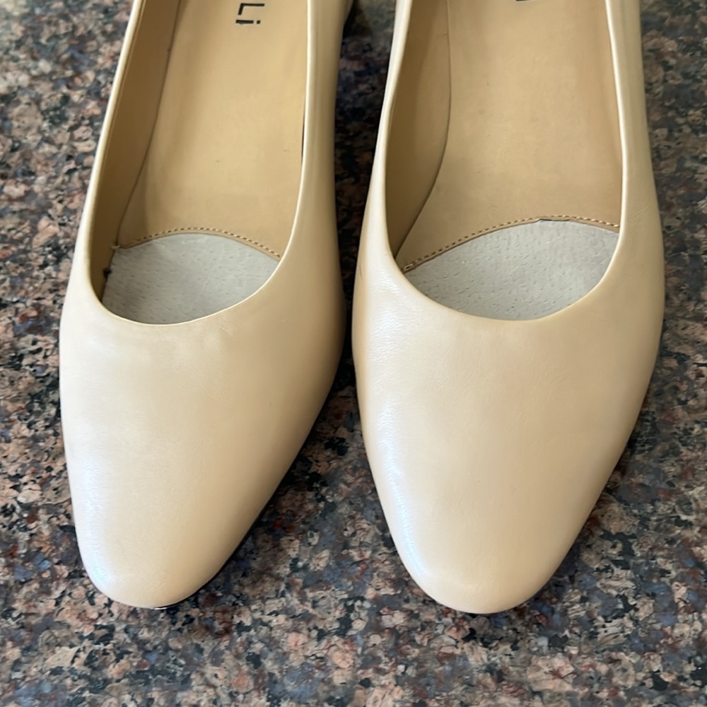 Vaneli Cream Block Heel Pumps Timeless Elegance - Picture 3 of 7